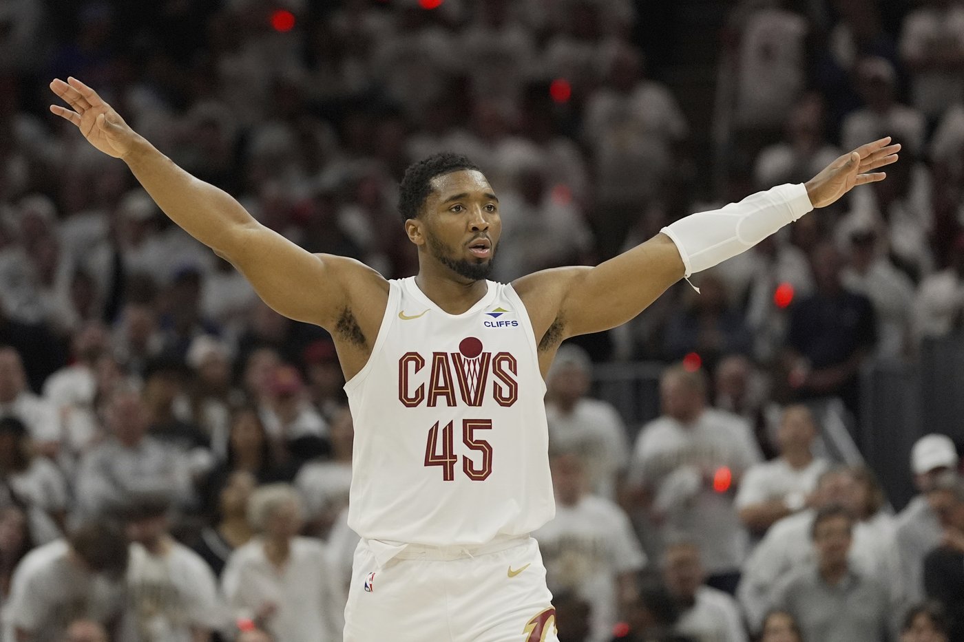 Mitchell scores 30 points, Cavaliers hold off Heat 121-112 to take 2-0 lead in NBA playoff series | iNFOnews.ca Mitchell scores 30 points, Cavaliers hold off Heat 121-112 to take 2-0 lead in NBA playoff series | iNFOnews.ca