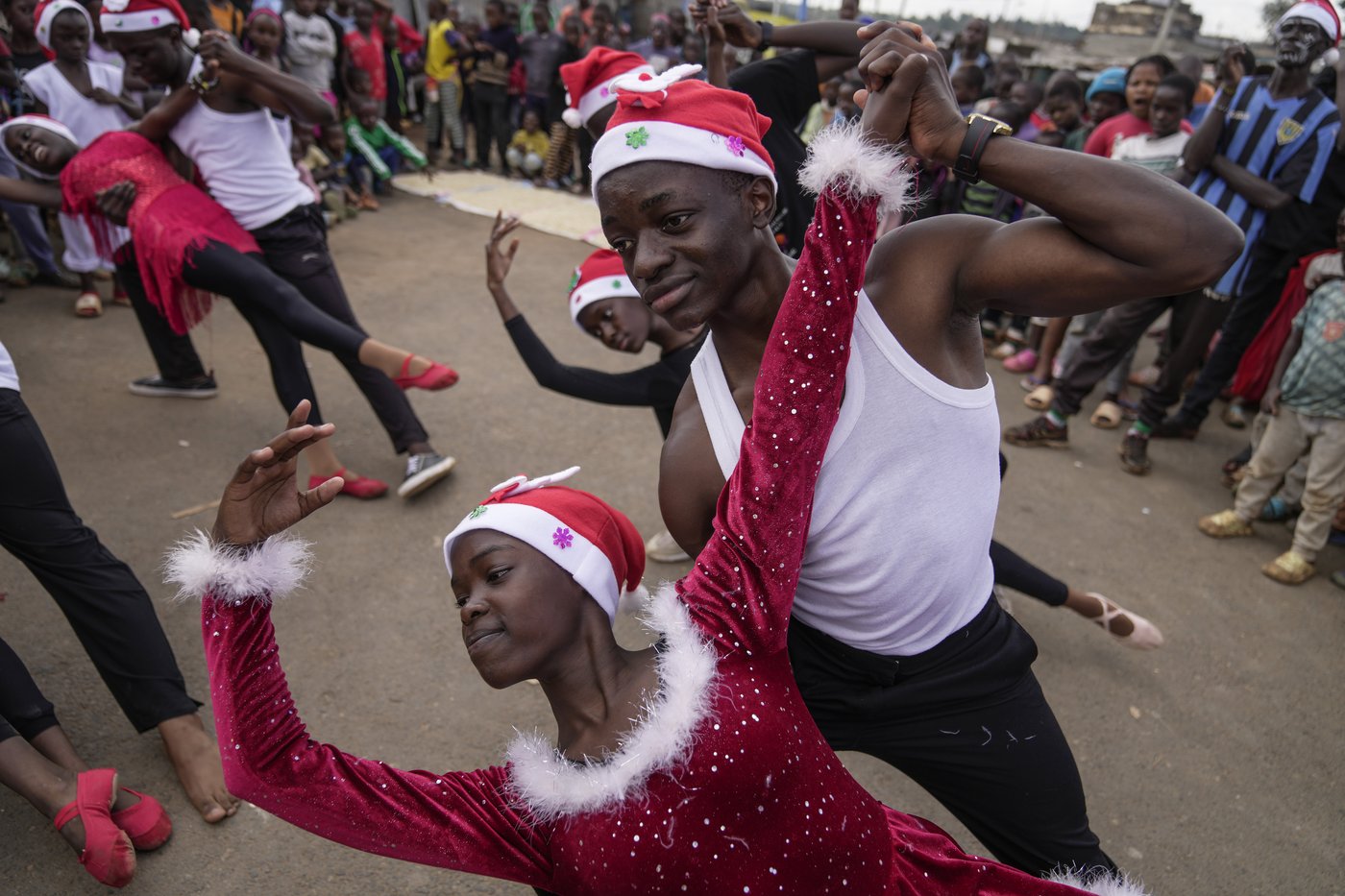 AP PHOTOS: Ballerinas turn one of Kenya's largest slums into a stage for a Christmas show | iNFOnews.ca