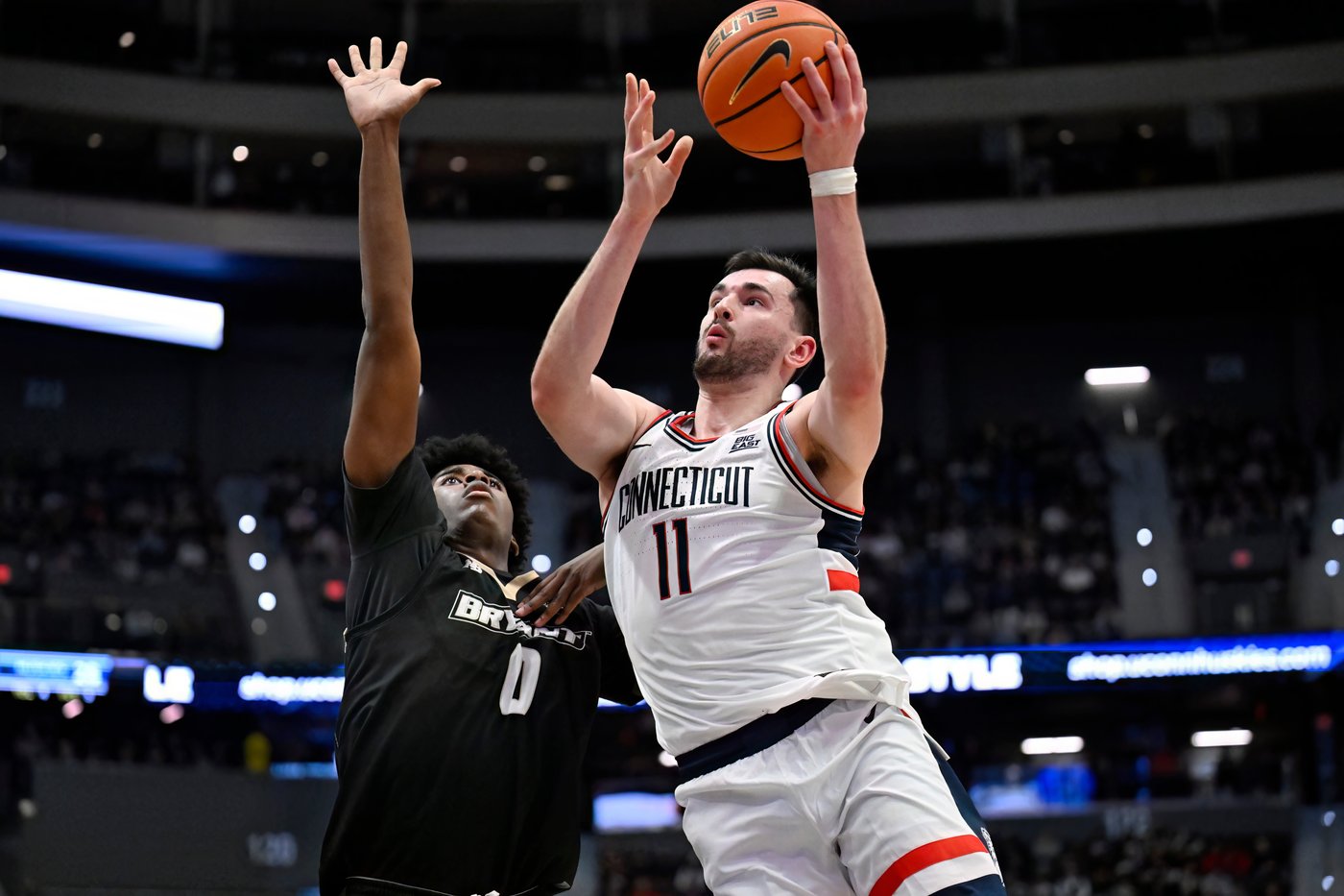 Silas Demary's triple-double powers No. 3 UConn Huskies past Bryant 72-49 | iNFOnews.ca
