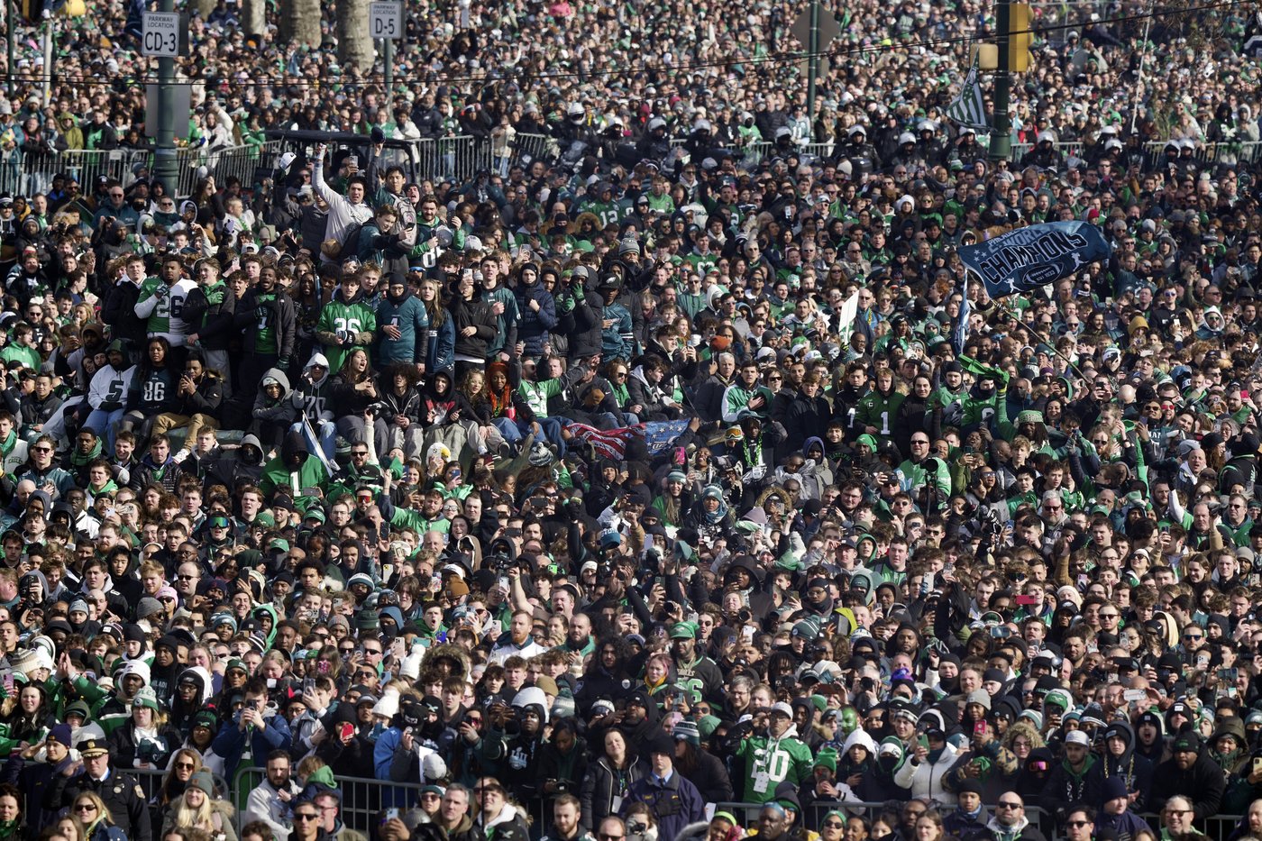Philadelphia turns green on Valentine’s Day to celebrate Super Bowl champions | iNFOnews.ca