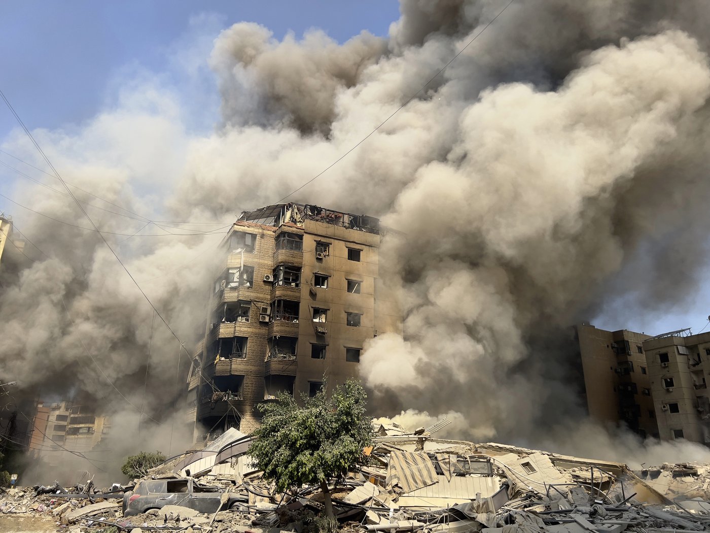 Hundreds of fleeing families sleep on beaches and streets after Israel's strikes shake Beirut | iNFOnews.ca Hundreds of fleeing families sleep on beaches and streets after Israel's strikes shake Beirut | iNFOnews.ca