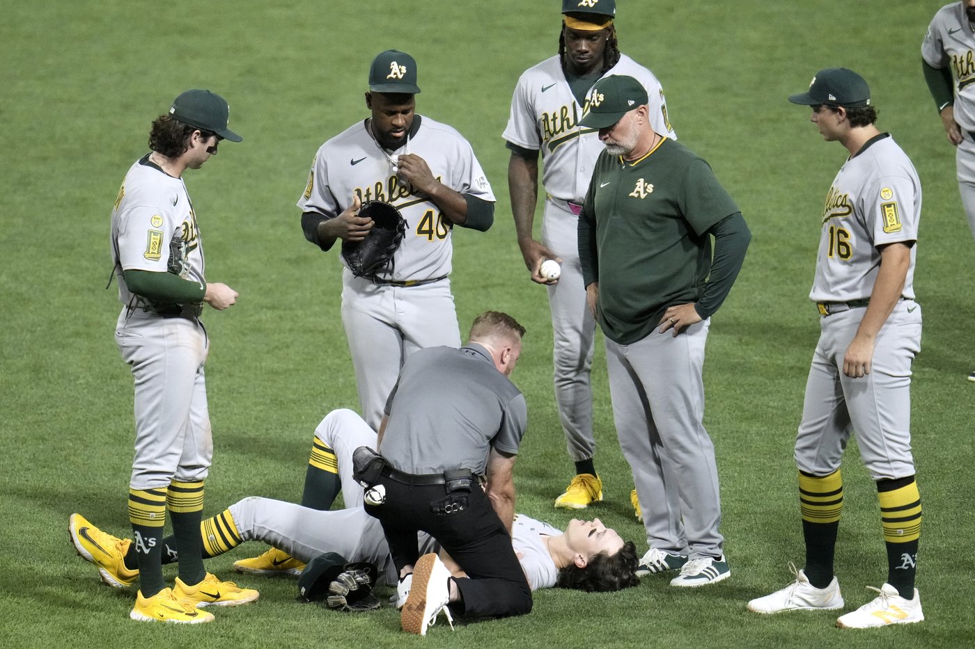 Athletics 2B Zack Gelof needs season-ending surgery on his dislocated left shoulder | iNFOnews.ca