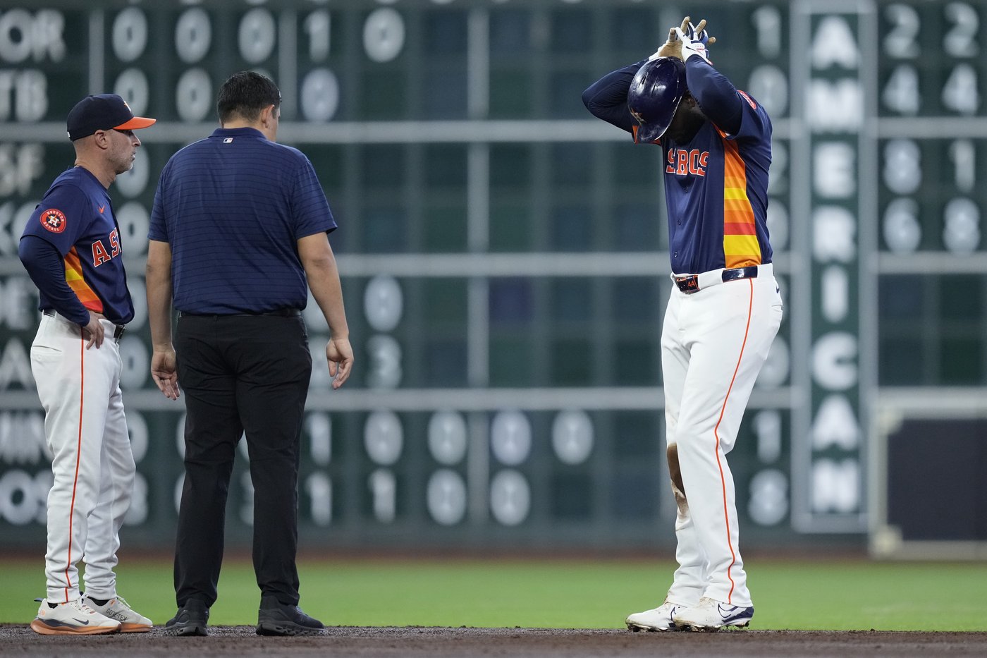 Houston's Yordan Alvarez improving but isn't sure when he'll return from sprained right knee | iNFOnews.ca