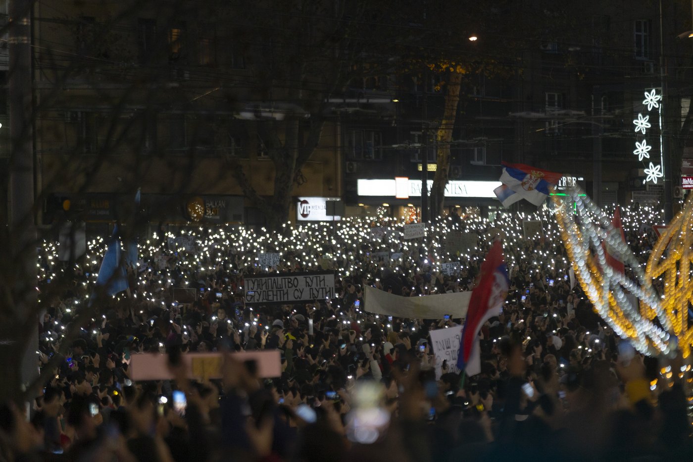 Thousands stream into Belgrade square to protest against populist Serbian leadership | iNFOnews.ca