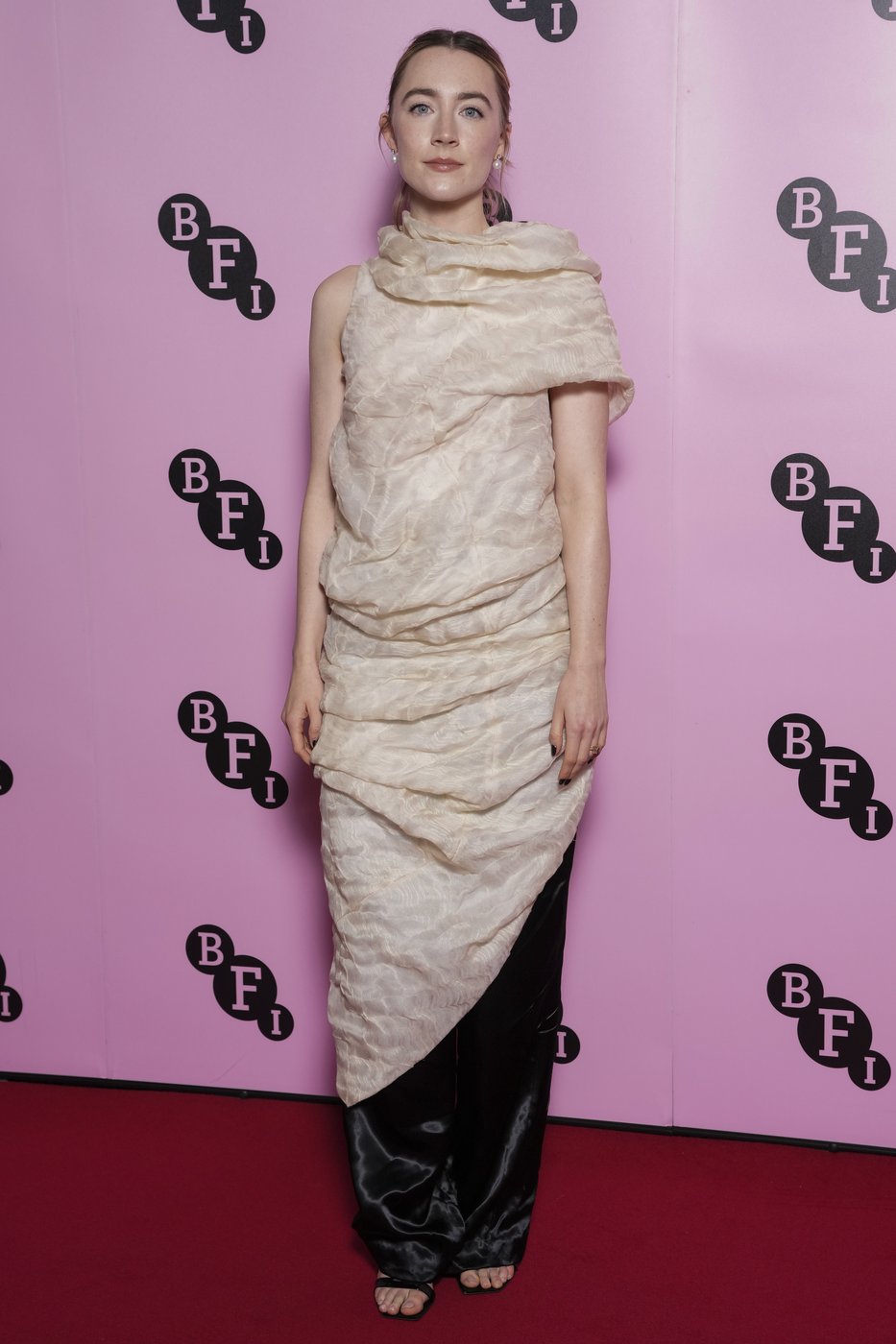 Timothée Chalamet and Saoirse Ronan chat fame and friendship | iNFOnews.ca