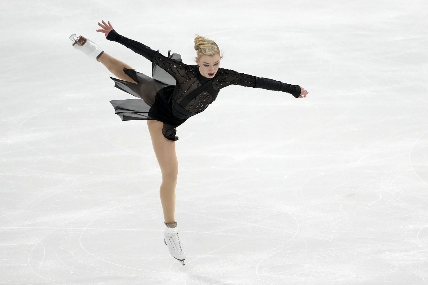 US figure skater Amber Glenn takes the lead at Grand Prix de France | iNFOnews.ca