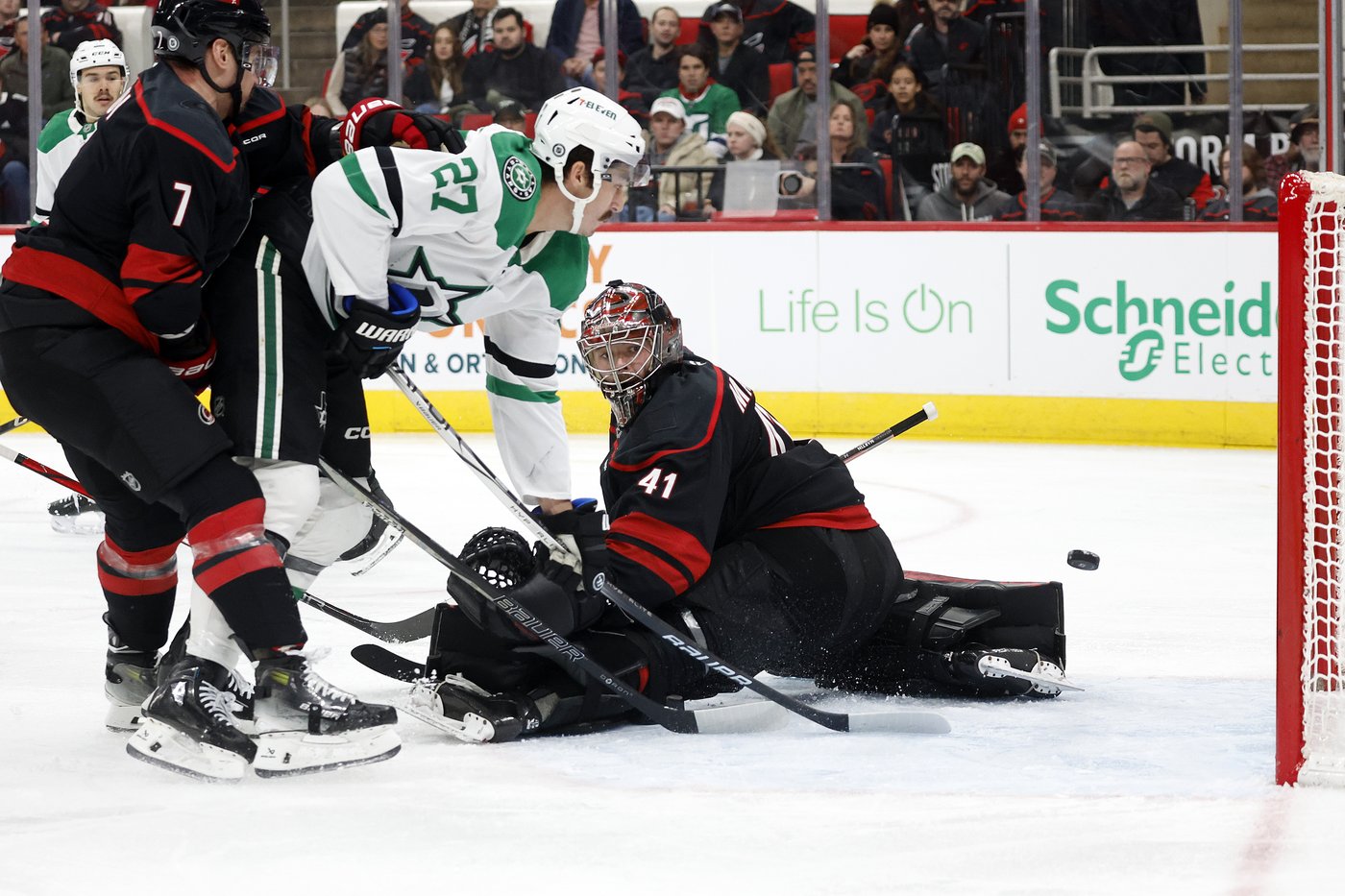 Hurricanes rally with 5-goal third period, beating the Stars 6-4 | iNFOnews.ca Hurricanes rally with 5-goal third period, beating the Stars 6-4 | iNFOnews.ca