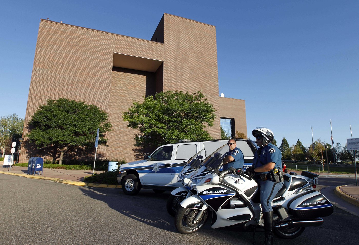 Colorado dentist accused of poisoning his wife's protein shakes going on trial for murder | iNFOnews.ca