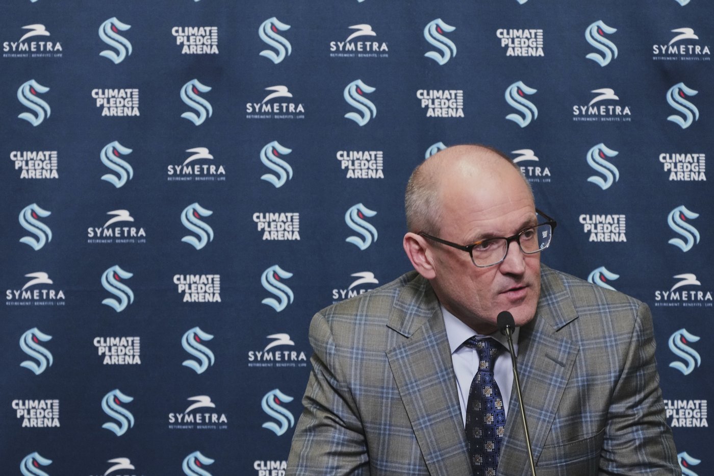 Seattle Kraken fire coach Dan Bylsma after one season | iNFOnews.ca