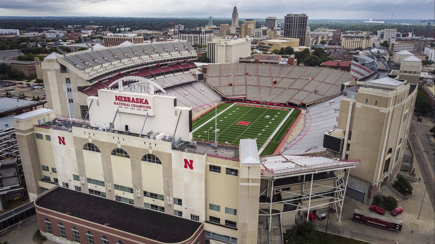 Nebraska to become 17th Big Ten school to sell alcohol at football games in 2025 if regents give OK | iNFOnews.ca