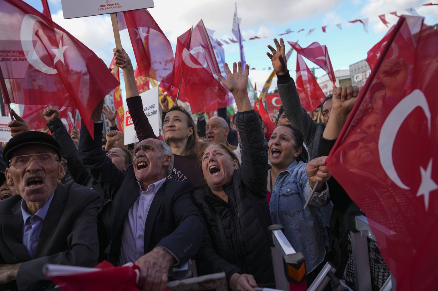 Hundreds in Turkey protest the arrest and ouster of opposition mayor | iNFOnews.ca Hundreds in Turkey protest the arrest and ouster of opposition mayor | iNFOnews.ca