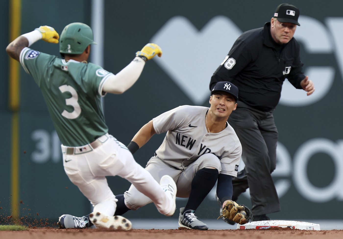 Narváez walk-off single in 10th helps Red Sox earn 3rd straight win over Yankees, 2-1 in 10 innings | iNFOnews.ca Narváez walk-off single in 10th helps Red Sox earn 3rd straight win over Yankees, 2-1 in 10 innings | iNFOnews.ca