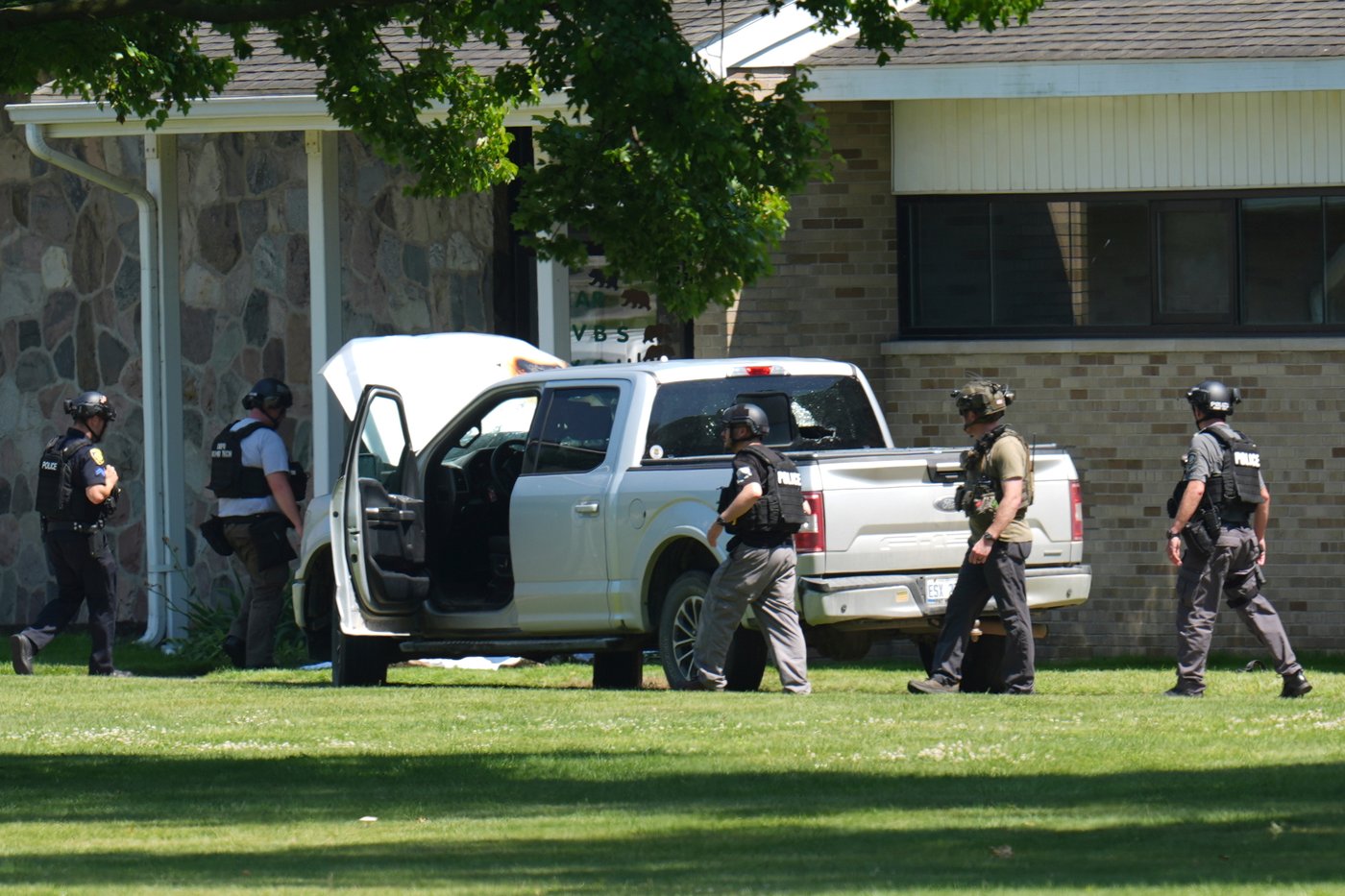 Police say a man opened fire outside a church before staff fatally shot him, averting mass shooting | iNFOnews.ca Police say a man opened fire outside a church before staff fatally shot him, averting mass shooting | iNFOnews.ca