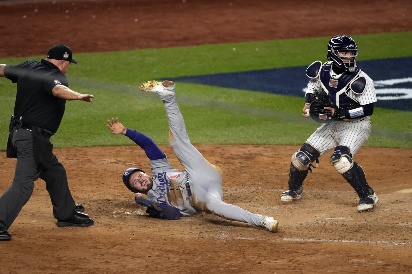 Freeman, Buehler lead Dodgers past slumping Yankees 4-2, take 3-0 lead in World Series | iNFOnews.ca