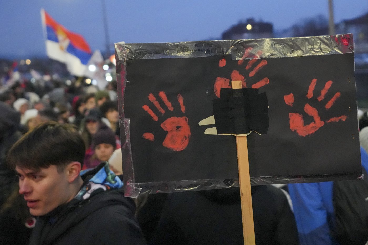 Serbia's protesting students and supporters of the president hold parallel rallies as tensions spike | iNFOnews.ca Serbia's protesting students and supporters of the president hold parallel rallies as tensions spike | iNFOnews.ca