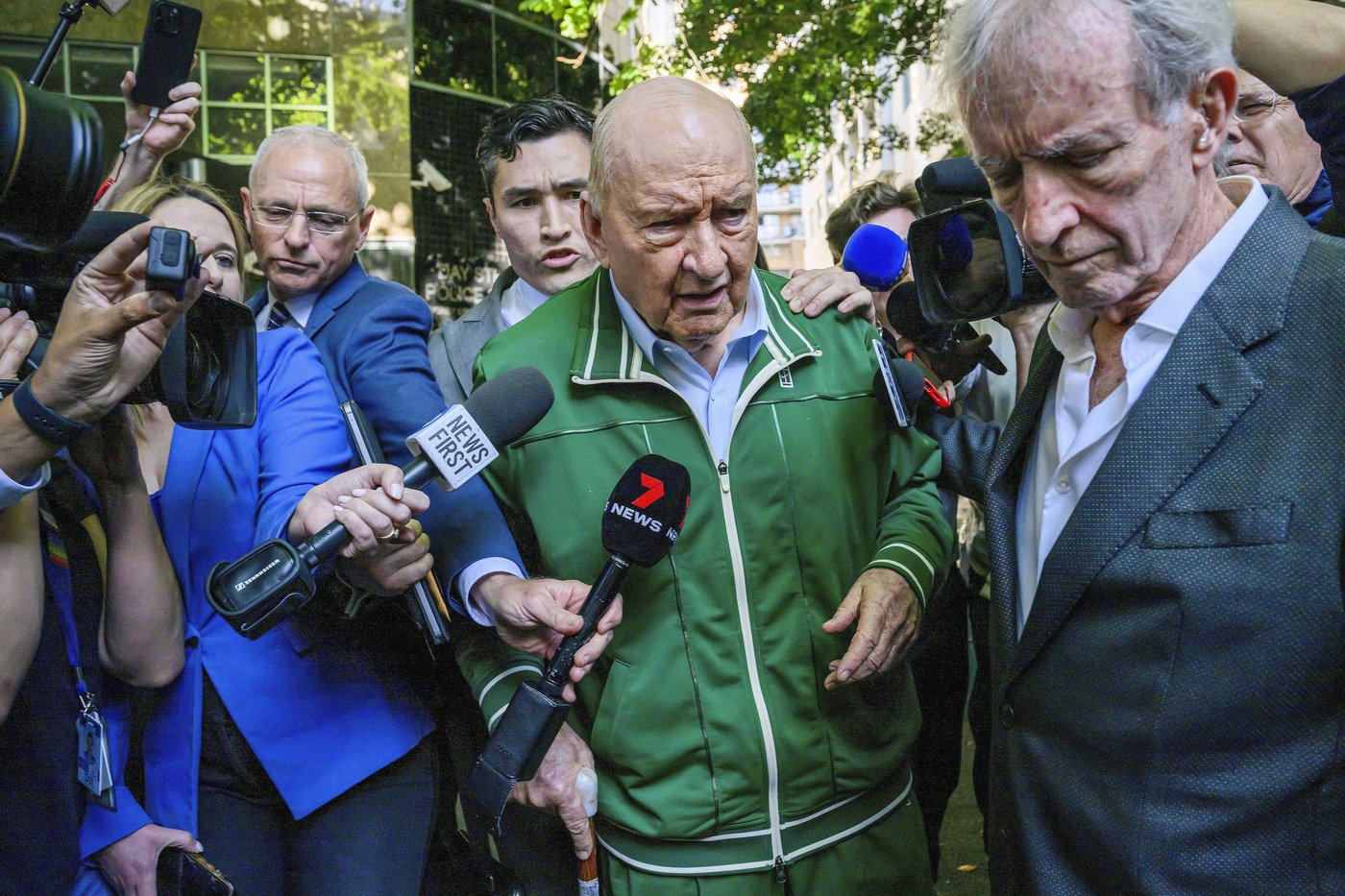 Former Sydney radio broadcaster and rugby coach Alan Jones charged with sex crimes | iNFOnews.ca