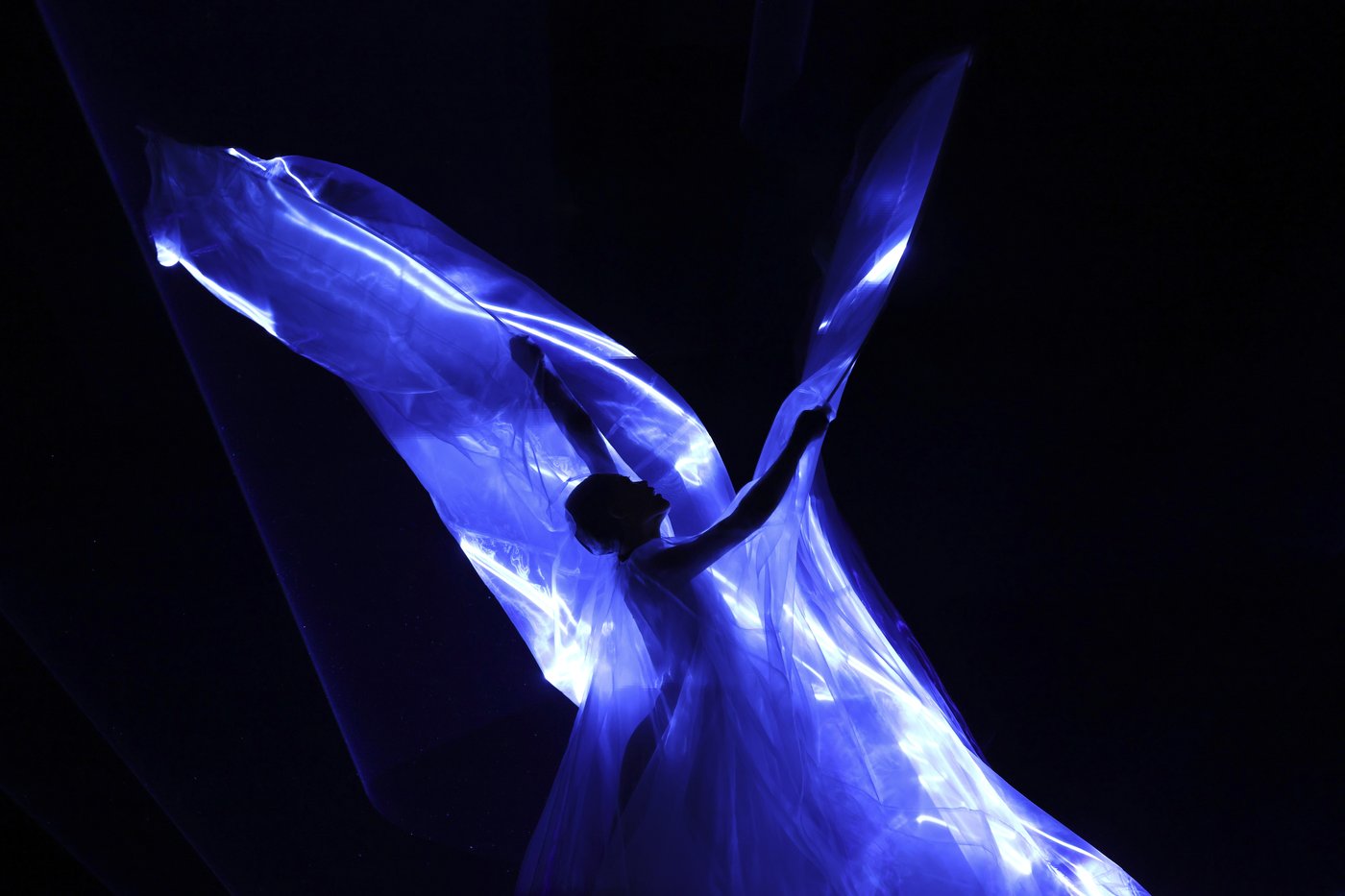 Among couture’s last independents, Iris Van Herpen unveils ‘living’ algae dress in Paris | iNFOnews.ca