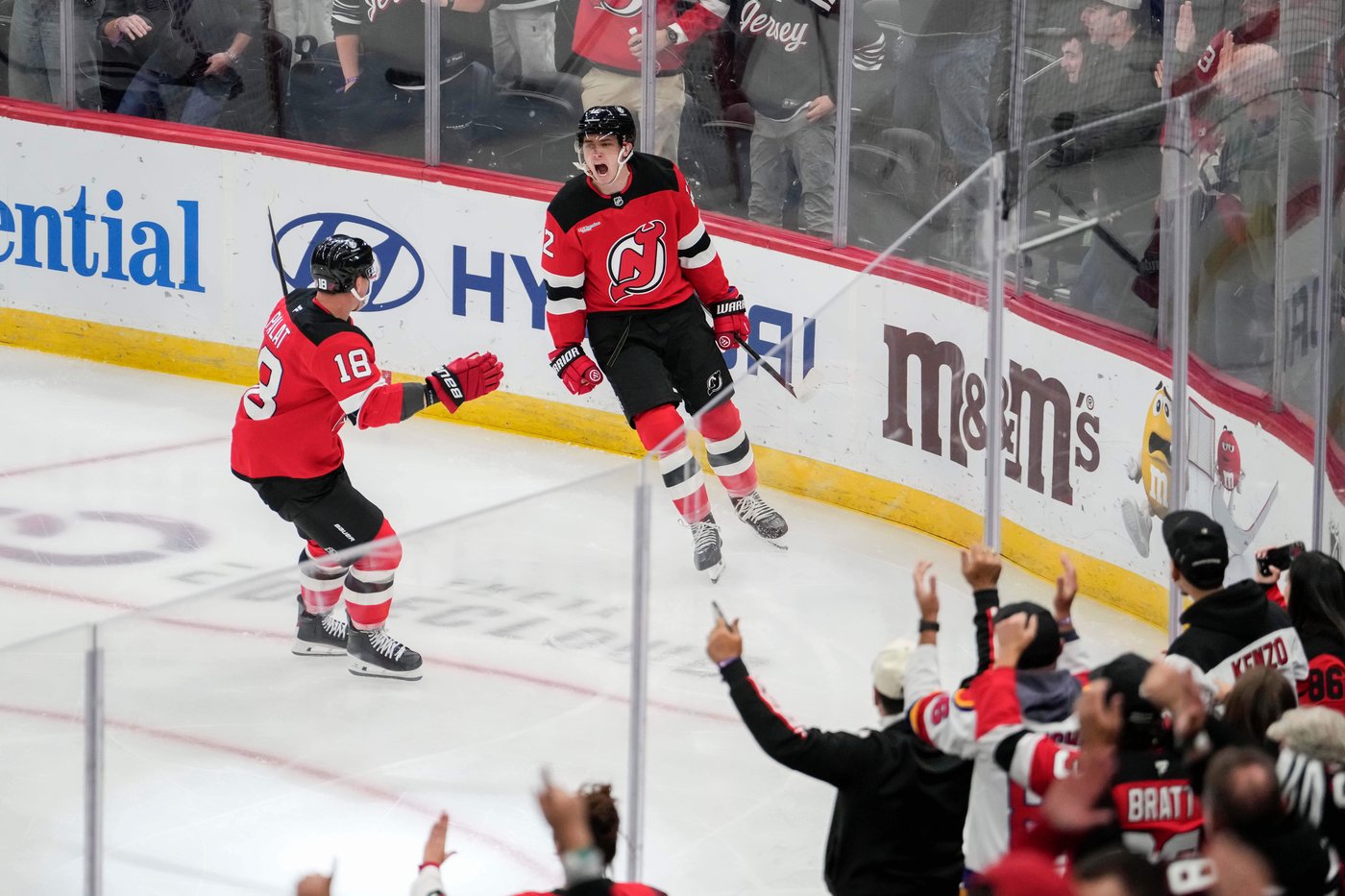 Bratt scores in overtime to give Devils 4-3 win over Canadiens | iNFOnews.ca