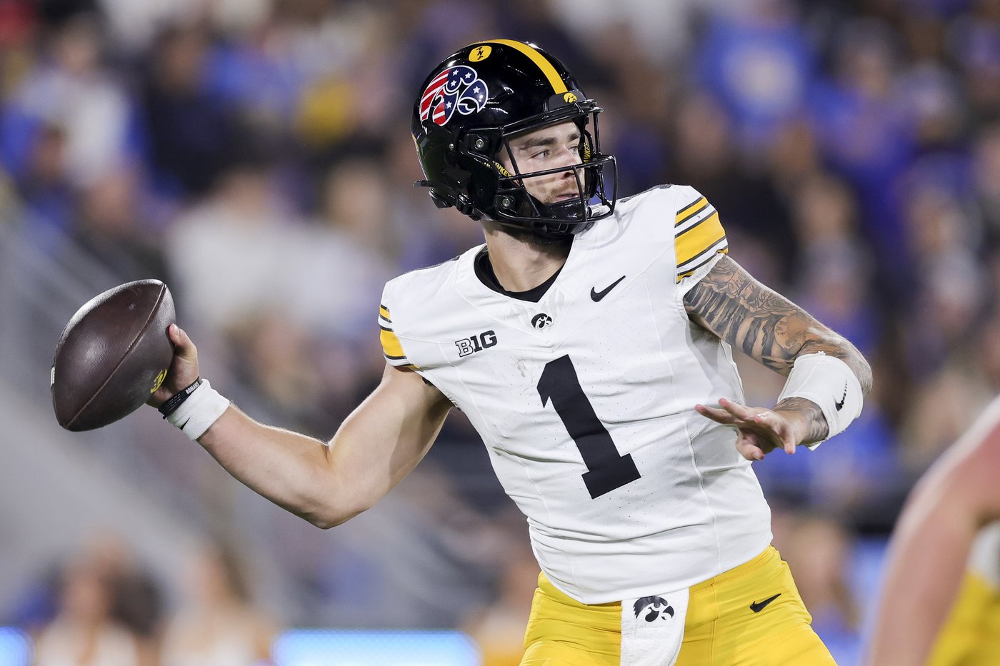 Garbers, Schwesinger lead UCLA past Iowa 20-17 for Bruins' 3rd straight win | iNFOnews.ca Garbers, Schwesinger lead UCLA past Iowa 20-17 for Bruins' 3rd straight win | iNFOnews.ca