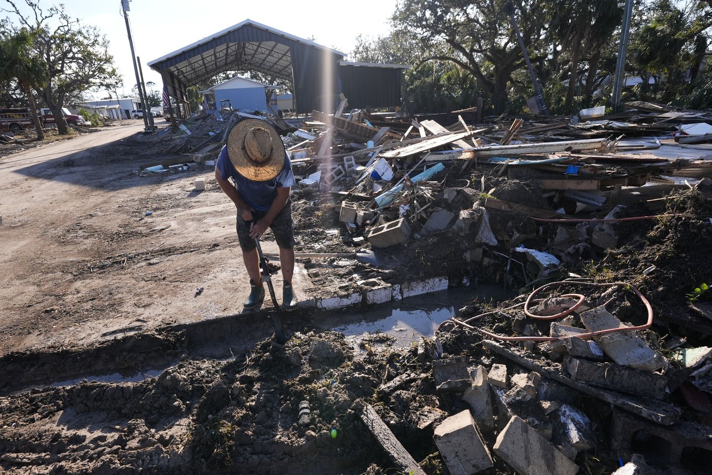 Tropical Weather Latest: US Southeast struggles to recover in Hurricane Helene's aftermath | iNFOnews.ca Tropical Weather Latest: US Southeast struggles to recover in Hurricane Helene's aftermath | iNFOnews.ca