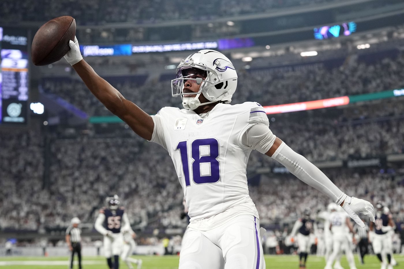 Jefferson turns TD celebration into Moss tribute during Vikings win: 'We love you Randy' | iNFOnews.ca