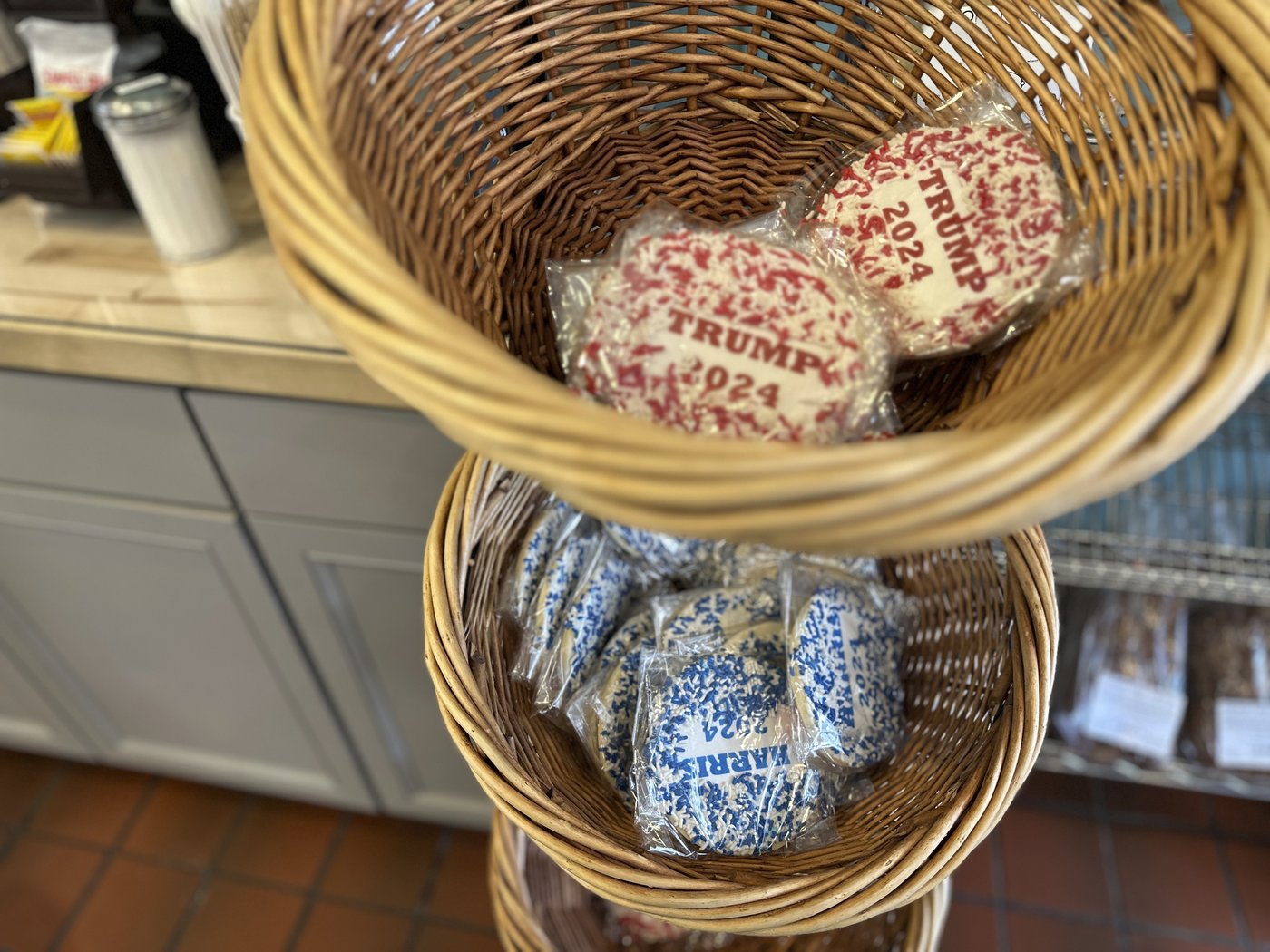 A Pennsylvania bakery known for its election cookie poll is swamped with orders | iNFOnews.ca A Pennsylvania bakery known for its election cookie poll is swamped with orders | iNFOnews.ca