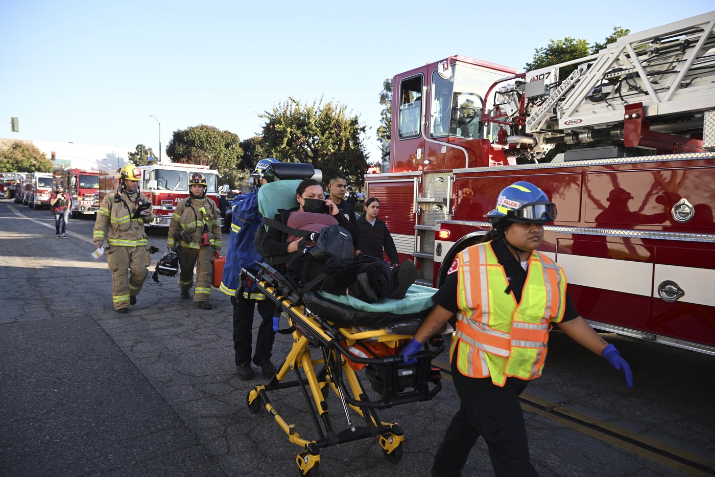 Pilot made a panicked attempt to land before a crash in Southern California that killed 2 | iNFOnews.ca