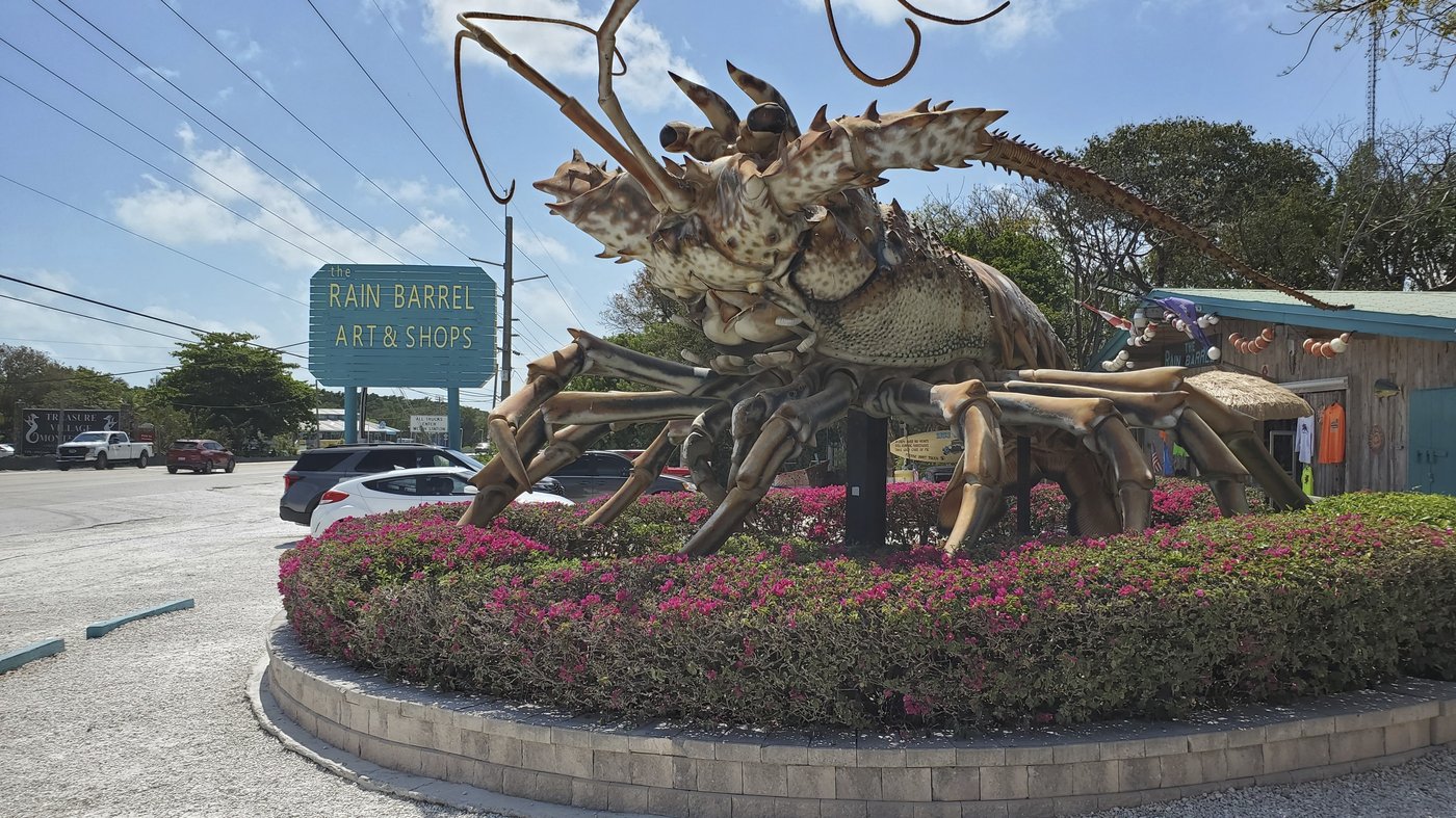 Rain Barrel Village gives visitors a taste of old Florida and a photo op with a giant lobster | iNFOnews.ca
