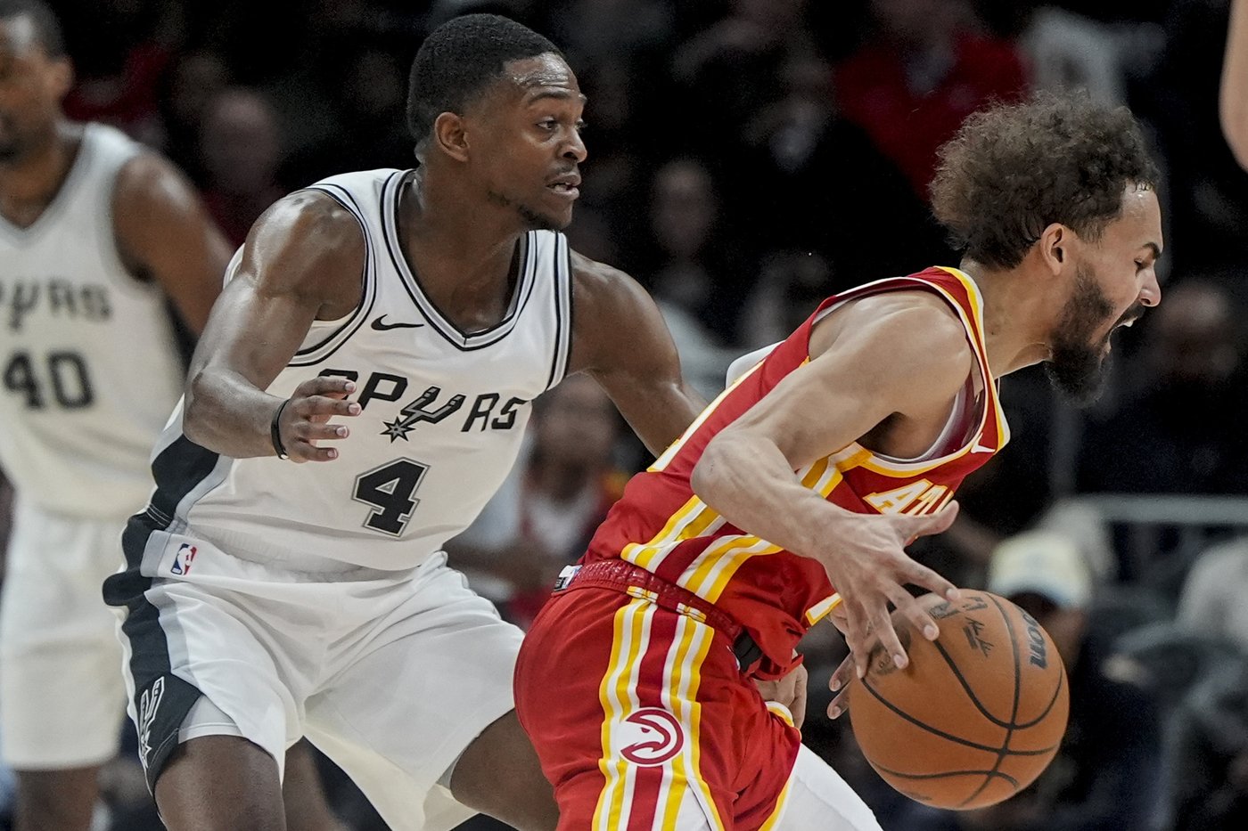 Wembanyama hits decisive free throw as Spurs hold off Hawks 126-125 in Fox's debut | iNFOnews.ca