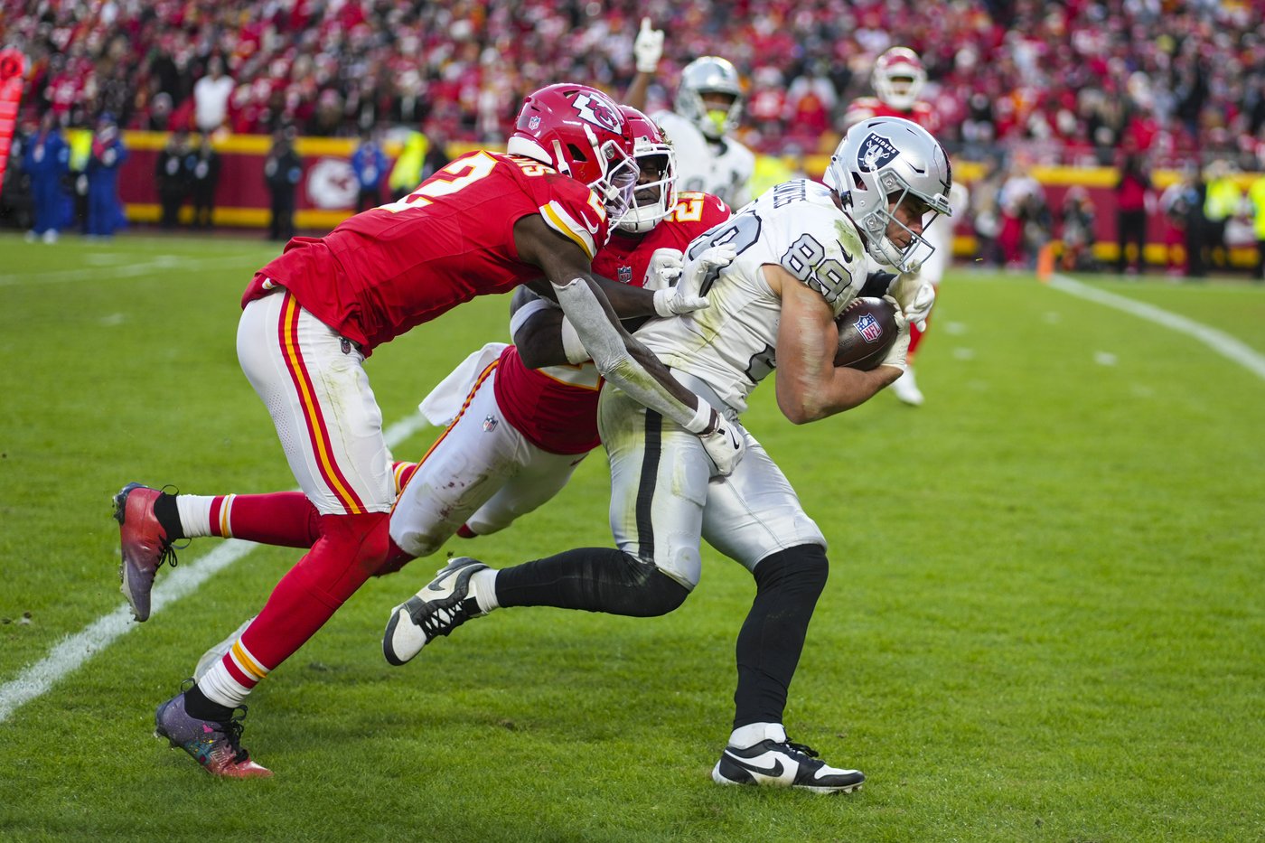 Raiders rookie tight end Brock Bowers having a dominant season | iNFOnews.ca Raiders rookie tight end Brock Bowers having a dominant season | iNFOnews.ca