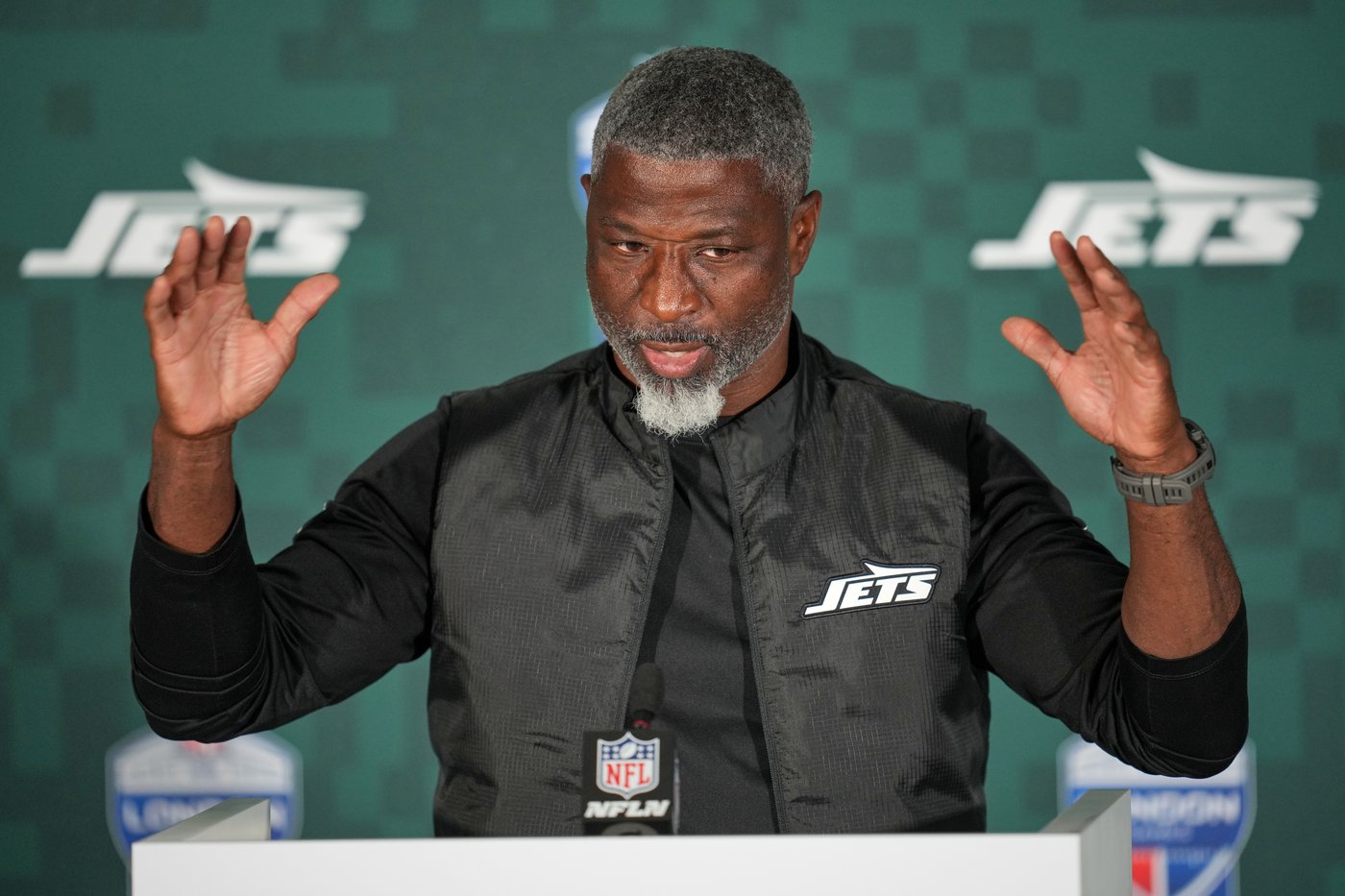 Aaron Glenn keeps Jets' starting QB a secret. Sauce Gardner and Garrett Wilson out vs. Bengals | iNFOnews.ca