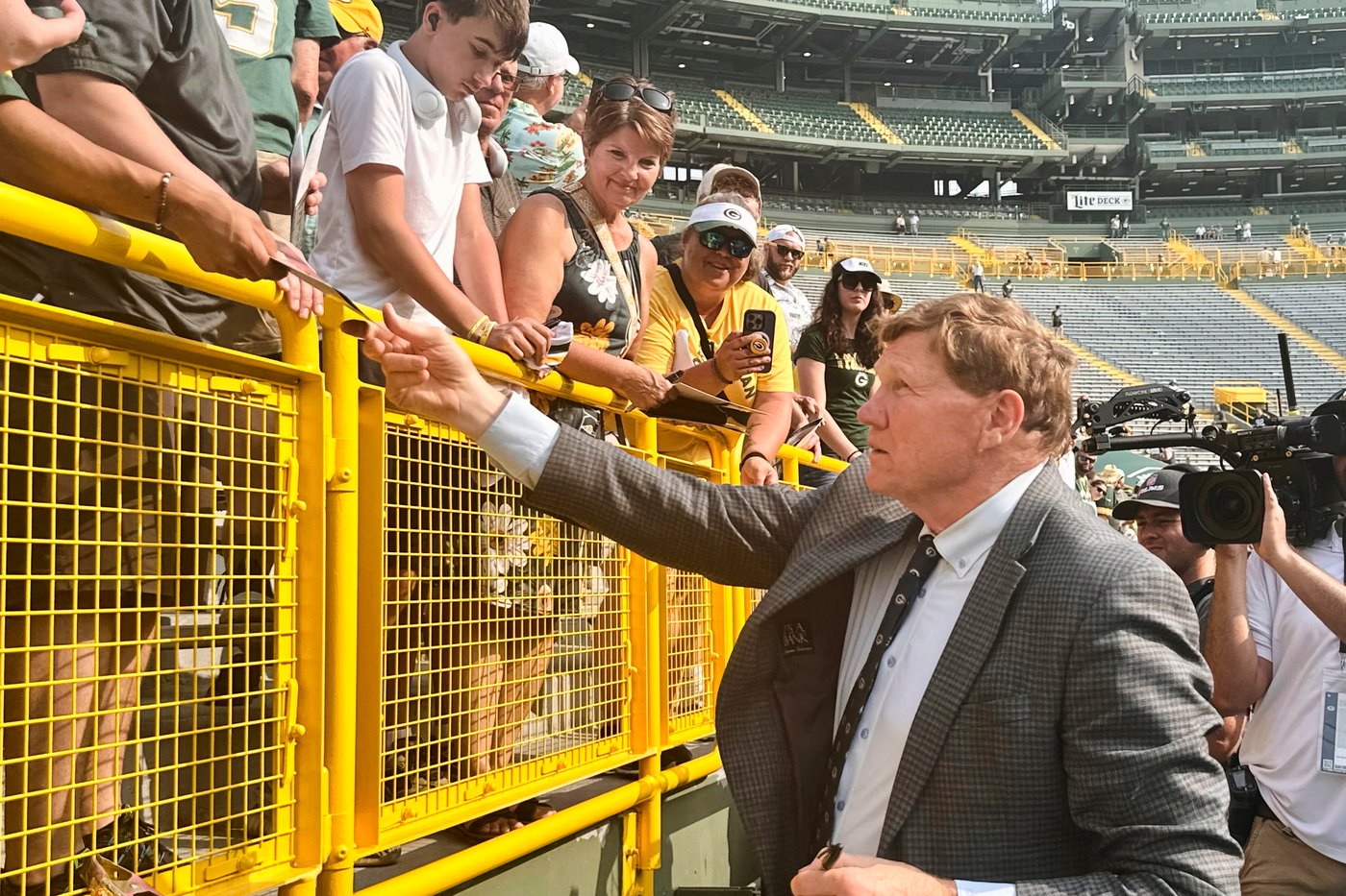 Policy officially takes over for Murphy as president/CEO at Packers' shareholders meeting | iNFOnews.ca Policy officially takes over for Murphy as president/CEO at Packers' shareholders meeting | iNFOnews.ca