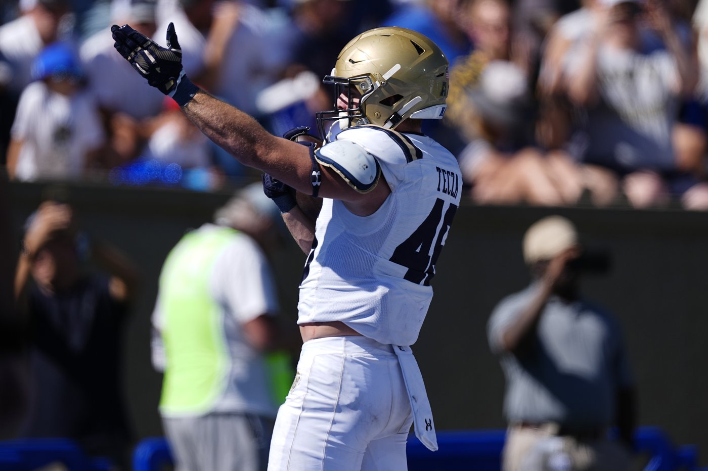 Navy runs past Air Force 34-7, reaches 5-0 for first time since 2017 | iNFOnews.ca Navy runs past Air Force 34-7, reaches 5-0 for first time since 2017 | iNFOnews.ca