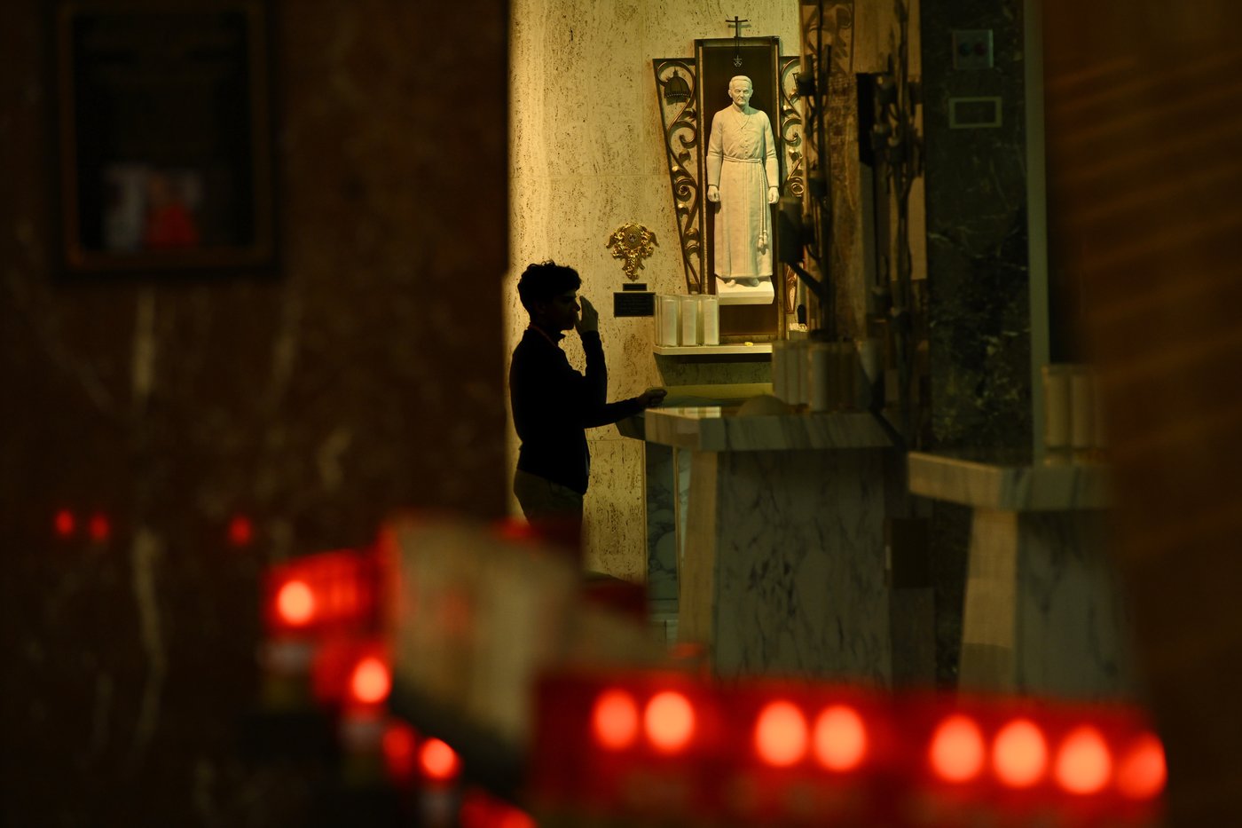 Catholic Chicagoans celebrate as native son Pope Leo XIV becomes first American pope | iNFOnews.ca