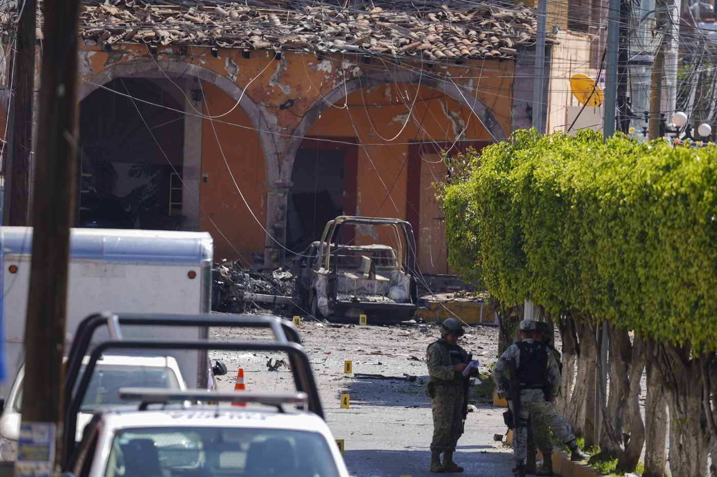 A car bomb explodes outside a police station in western Mexico, wounding 3 officers | iNFOnews.ca