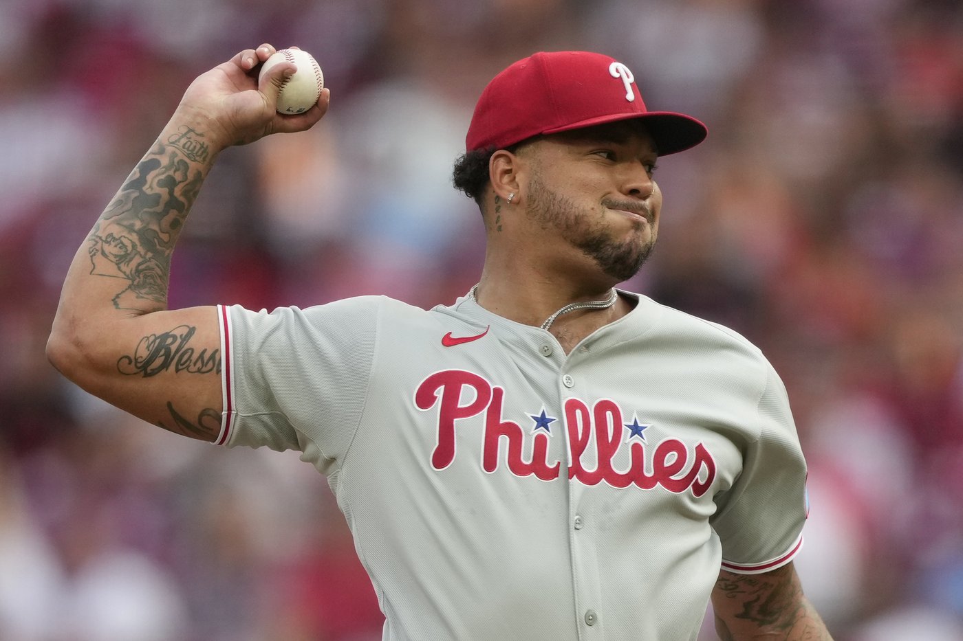 Schwarber hits his 42nd homer in a 4-run 8th inning as the Phillies rally past the Reds | iNFOnews.ca