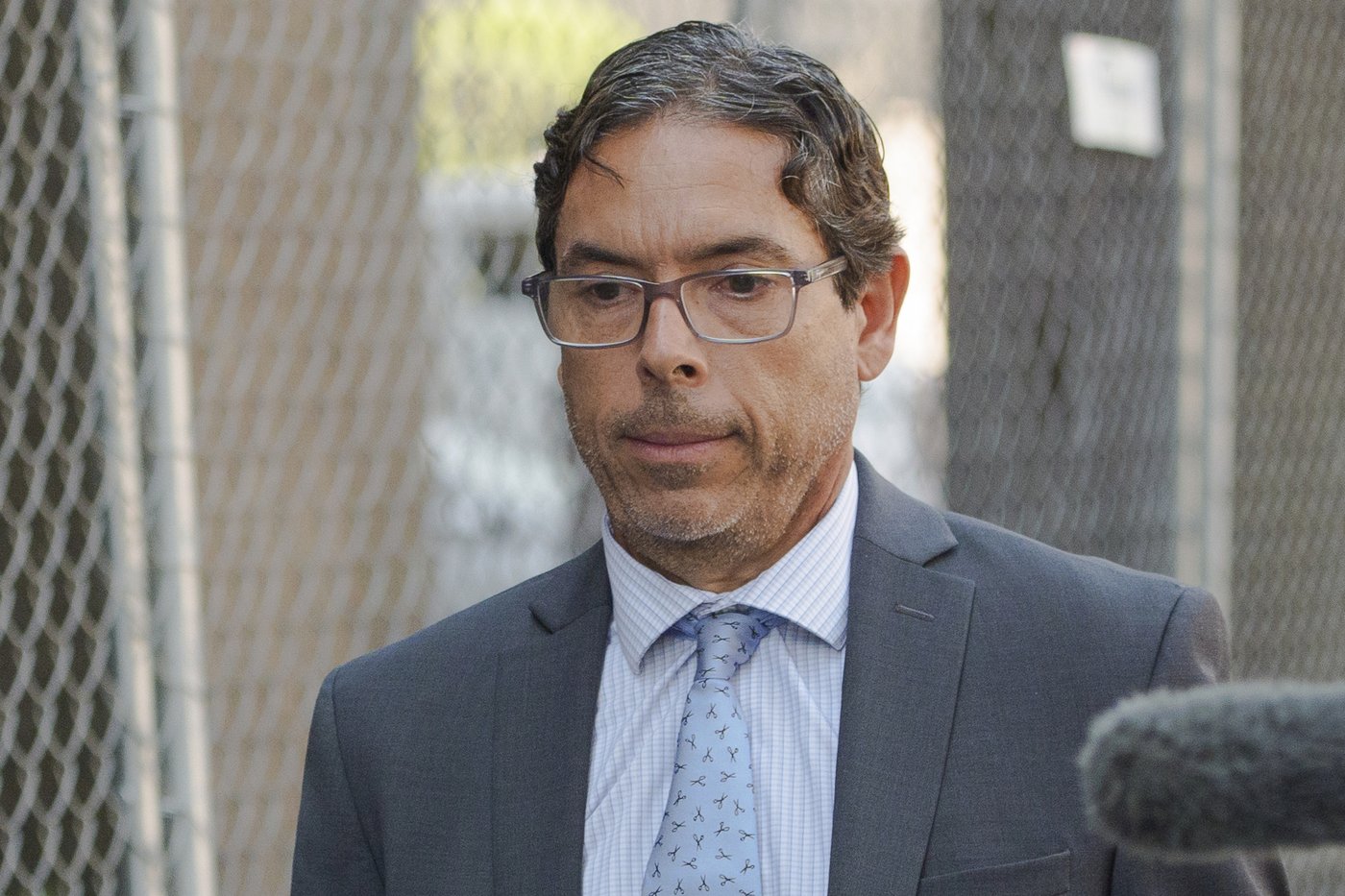 Doctor who helped supply Matthew Perry ketamine pleads guilty to drug charge | iNFOnews.ca