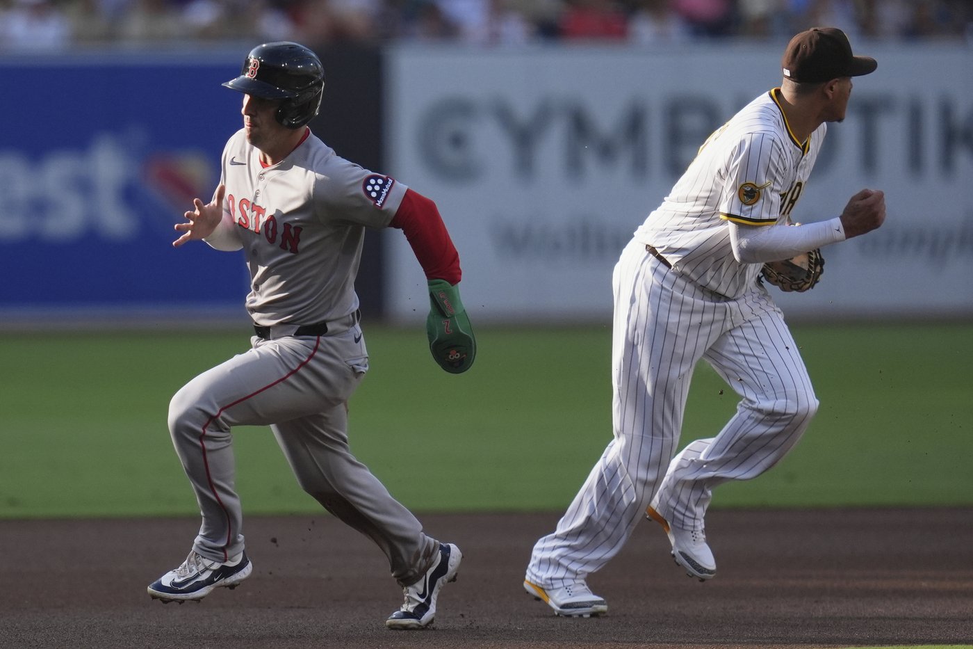 Red Sox score go-ahead run on Machado's failed hidden ball trick | iNFOnews.ca