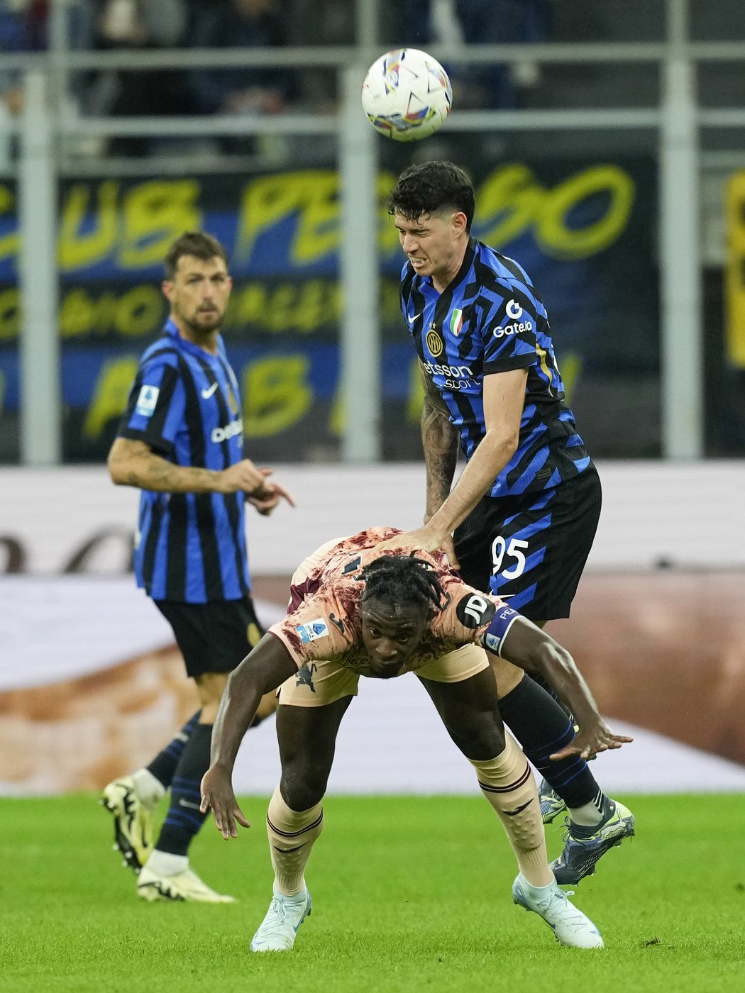 Torino captain Duván Zapata set to miss rest of season with serious knee injury | iNFOnews.ca Torino captain Duván Zapata set to miss rest of season with serious knee injury | iNFOnews.ca
