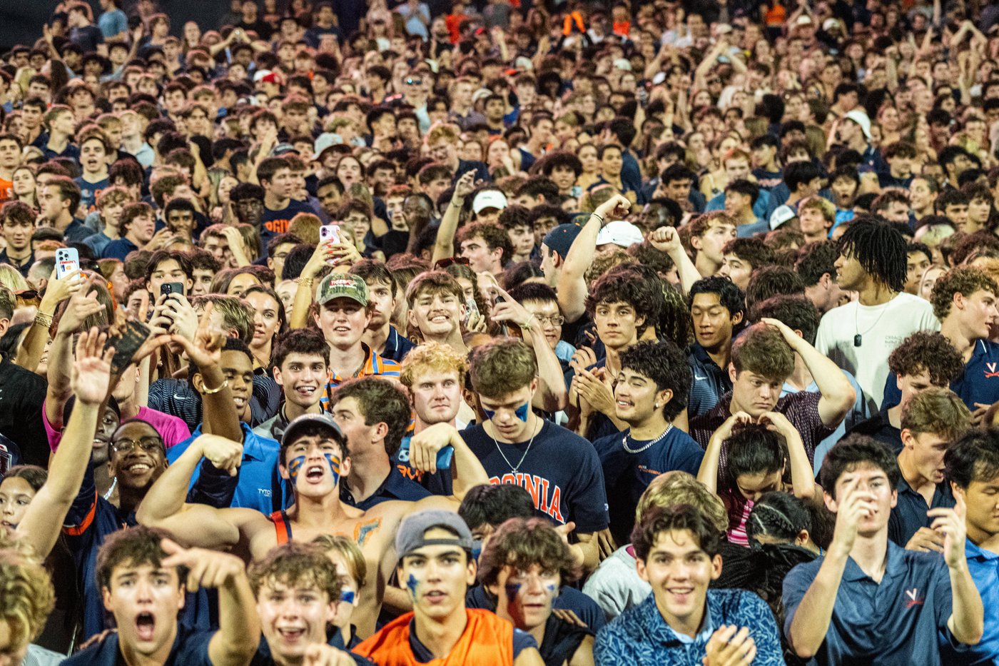 Virginia fans instantly storm field after upset victory over No. 8 Florida State | iNFOnews.ca Virginia fans instantly storm field after upset victory over No. 8 Florida State | iNFOnews.ca