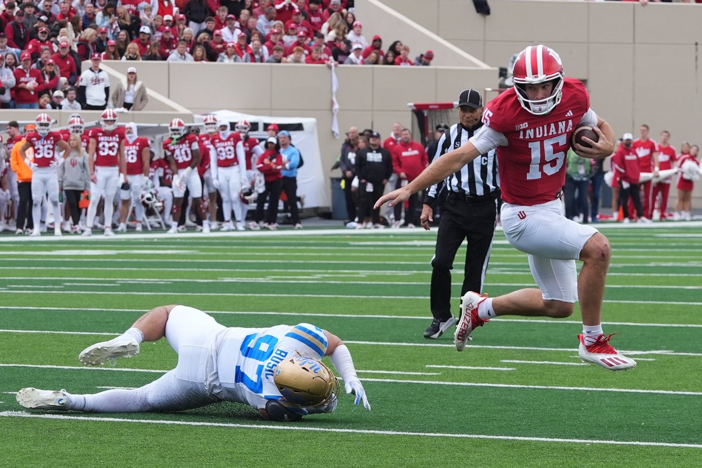 Aiden Fisher's early interception, Mendoza brothers' TD runs help No. 2 Indiana roll past UCLA 56-6 | iNFOnews.ca