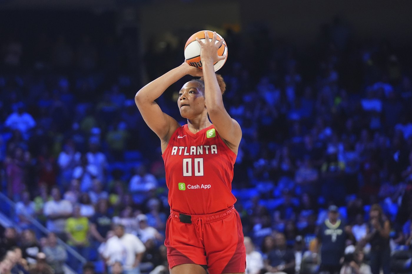 Hillmon hits tiebreaking 3 with 2.6 seconds left, scores career-high 21 points as Dream beat Wings | iNFOnews.ca Hillmon hits tiebreaking 3 with 2.6 seconds left, scores career-high 21 points as Dream beat Wings | iNFOnews.ca