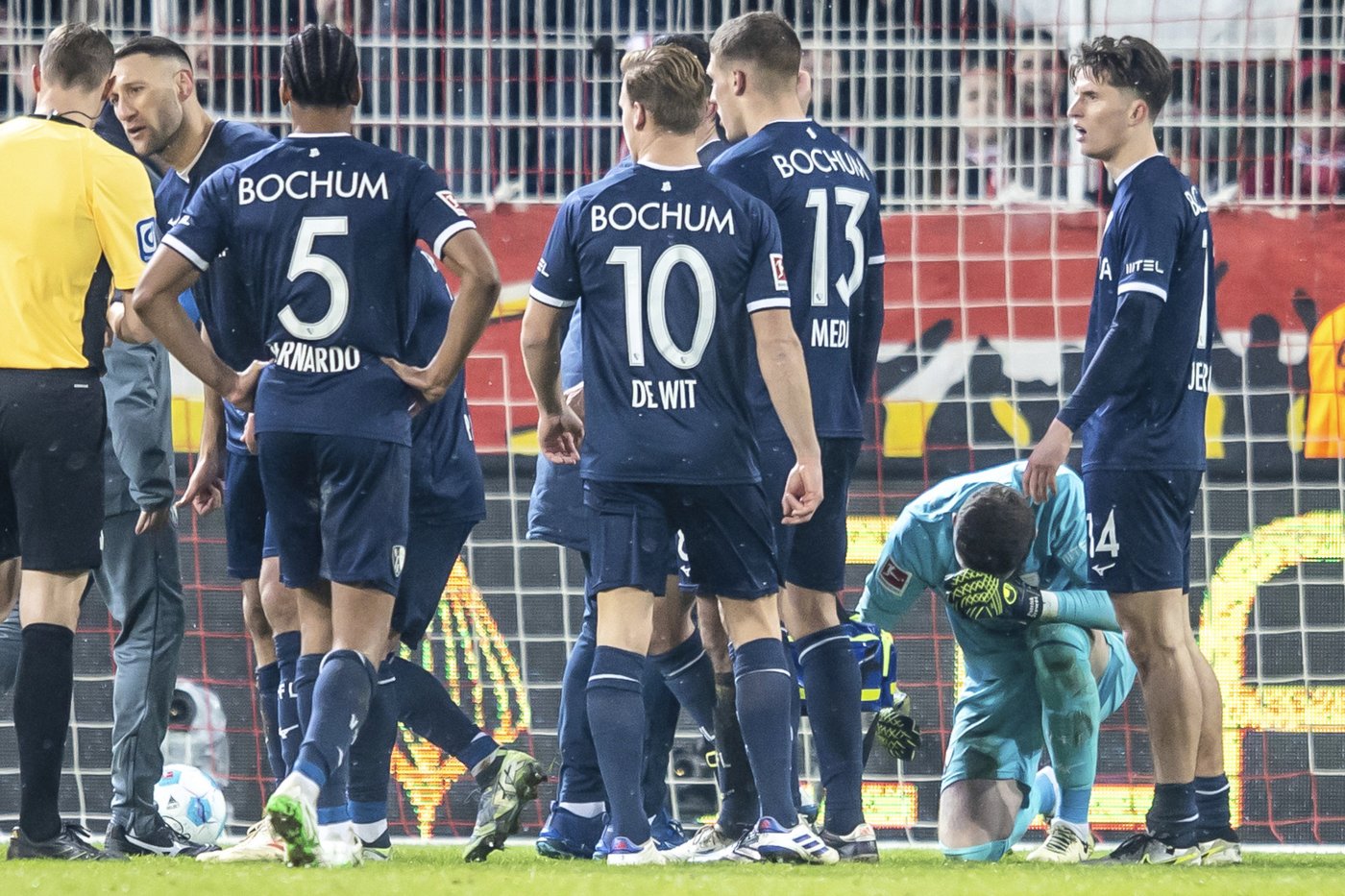 Union Berlin appeals court ruling over Bochum goalkeeper hit by firelighter, warns of 'dirty tricks' | iNFOnews.ca Union Berlin appeals court ruling over Bochum goalkeeper hit by firelighter, warns of 'dirty tricks' | iNFOnews.ca