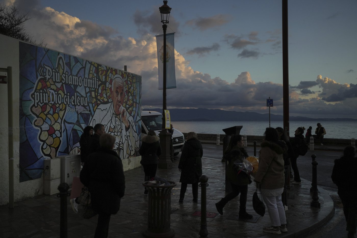 Pope Francis makes 1st papal visit to France's Corsica awash in expressions of popular piety | iNFOnews.ca