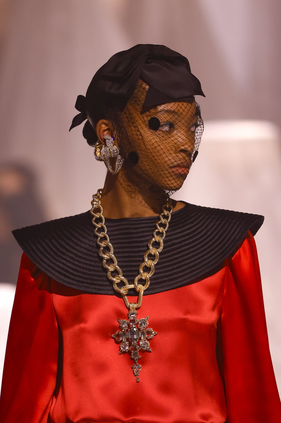 Valentino's new designer puts on maximalist Paris ready-to-wear debut | iNFOnews.ca