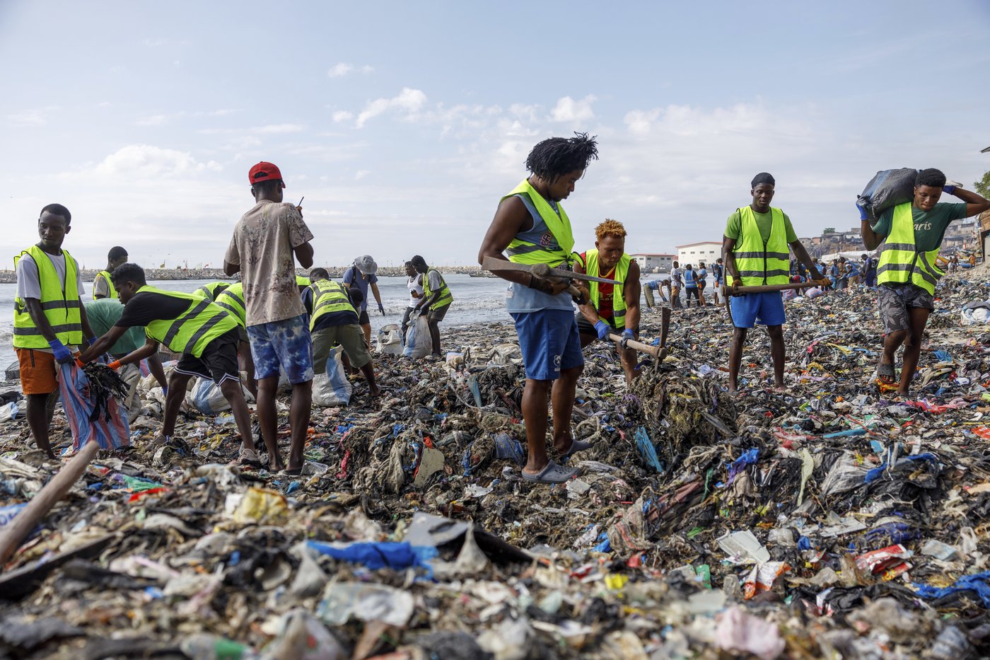 As fast fashion's waste pollutes Africa's environment, designers in Ghana are finding a solution | iNFOnews.ca As fast fashion's waste pollutes Africa's environment, designers in Ghana are finding a solution | iNFOnews.ca