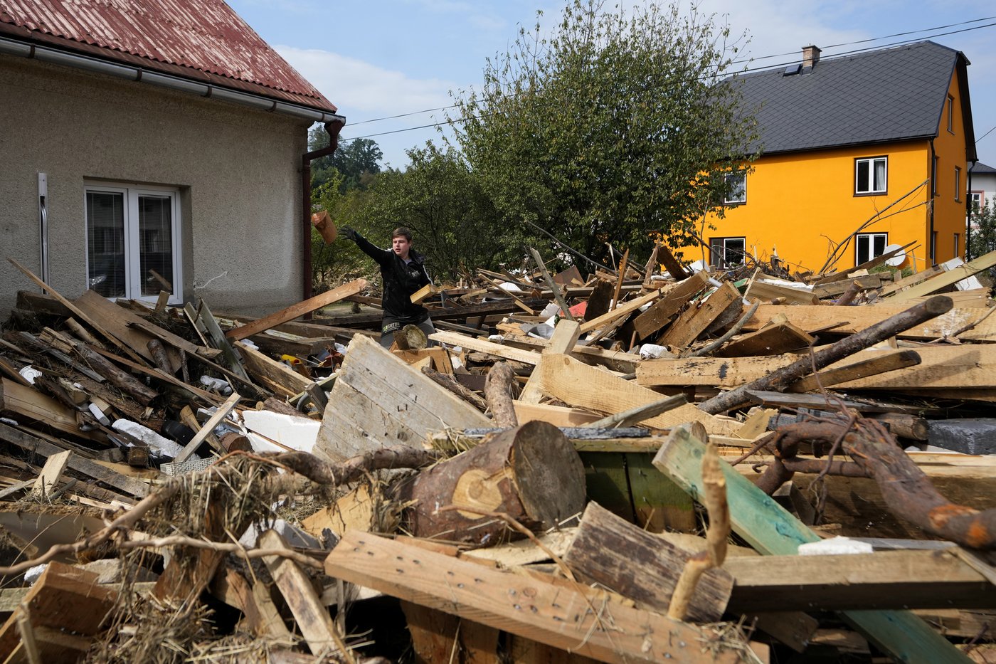 Flood-hit regions in Central Europe will get billions in EU aid | iNFOnews.ca