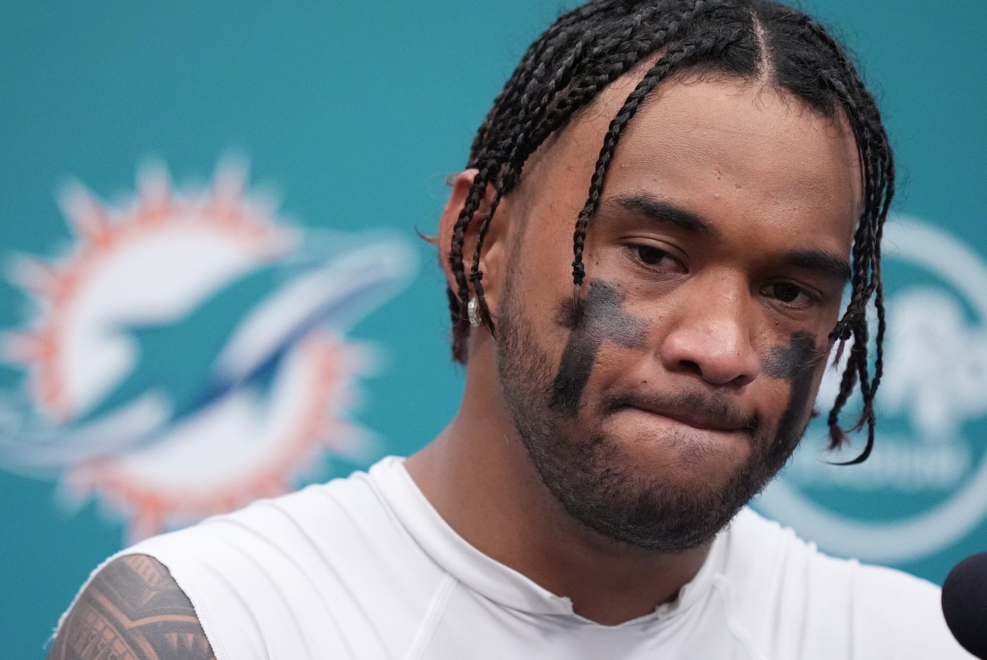 Dolphins coach Mike McDaniel is standing by Tua Tagovailoa despite QB's recent struggles | iNFOnews.ca