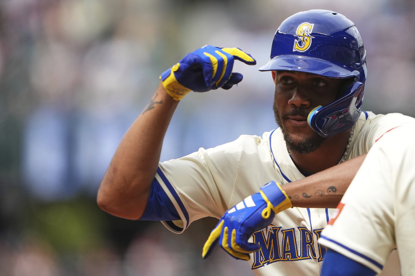 Julio Rodriguez homers for fourth straight 20-20 season as Mariners beat Rangers | iNFOnews.ca