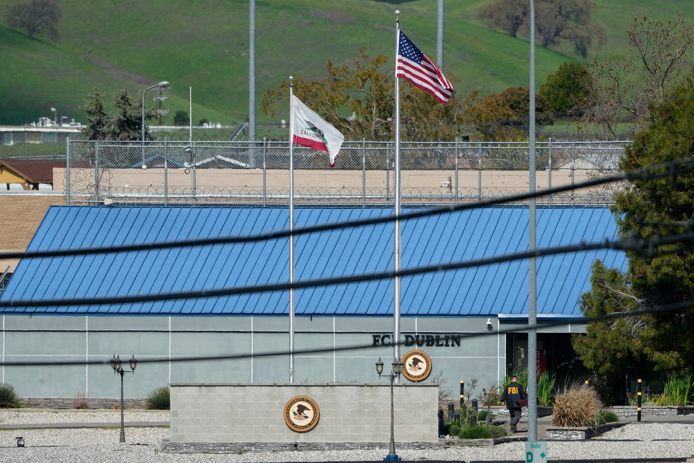 Jury deadlocks again in trial of officer charged with sexually abusing inmates at California prison | iNFOnews.ca